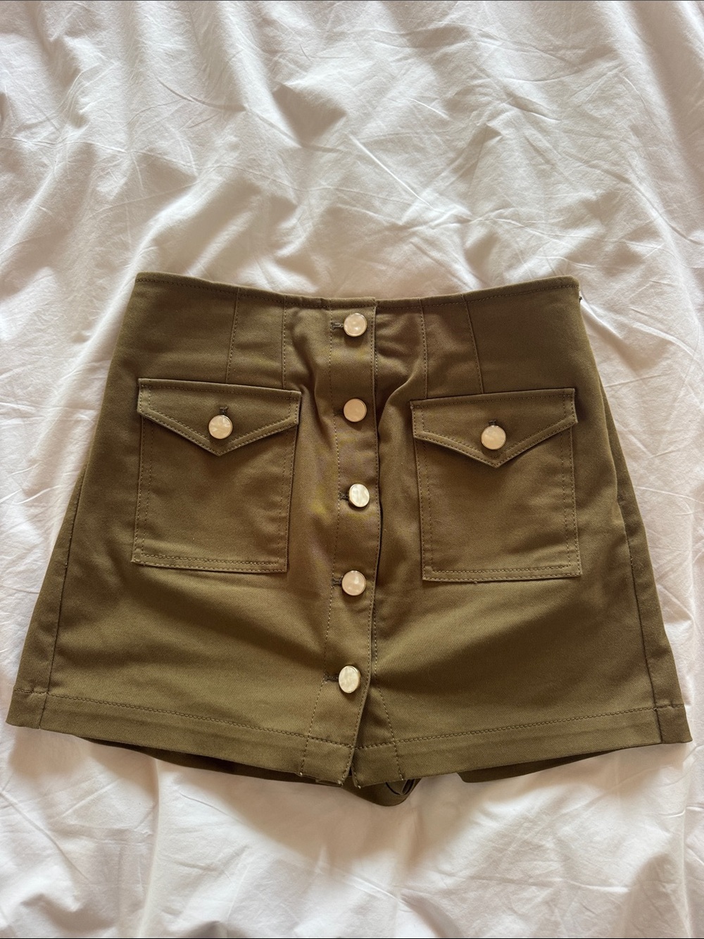 10 Crosby Derek Lam Olive Utility Mini Skort with Pearl Buttons - Picture 3 of 4